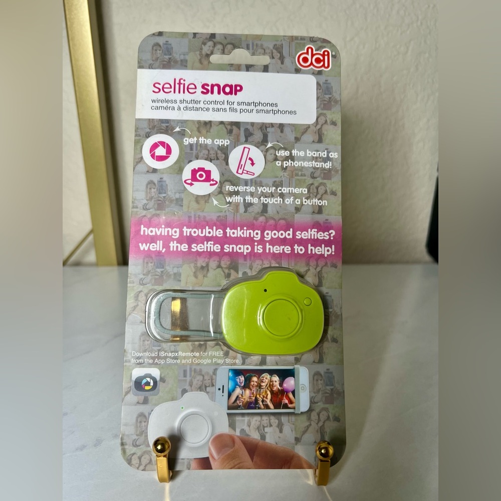 NWT Selfie Snap Wireless Shutter Control - Green